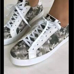 NEW OTBT court in tropical sneaker size 8.5 low top